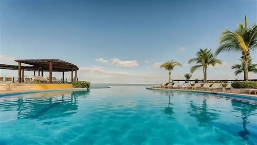 Бассейн курорта Four Seasons Punta Mita