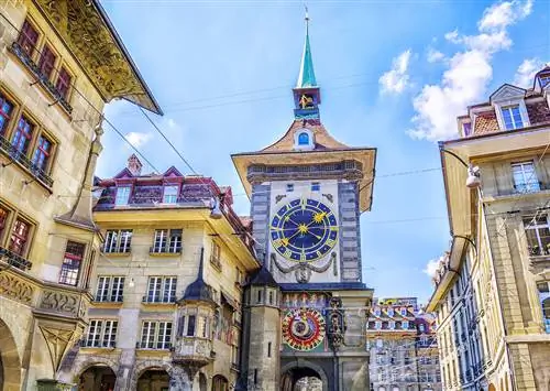 7 самых крутых часовых башен в Европе и их истории