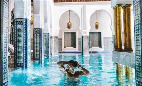 Гость La Mamounia Marrakech в бассейне