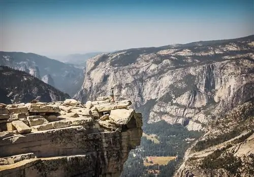 Half Dome - один из самых сложных походов в США, но его можно пройти за день.