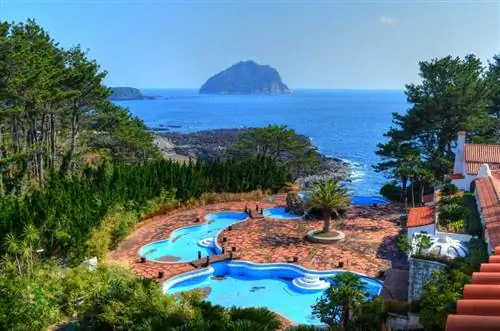 Бассейны и вид на воду