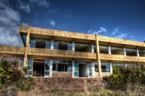 Заброшенная школа