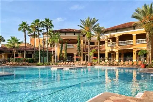 Бассейн в Floridays Resort Orlando, одном из лучших курортов Орландо