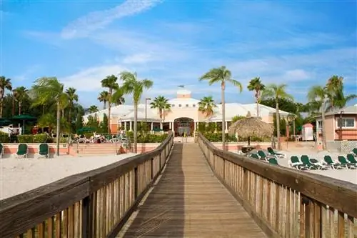 Пирс в Летнем заливе Орландо от Exploria Resorts, один из лучших курортов Орландо.
