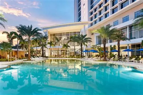 Бассейн в JW Marriott Orlando Bonnet Creek Resort & Spa, одном из лучших курортов Орландо.