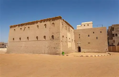Коптский красный монастырь в Сохаге, Египет