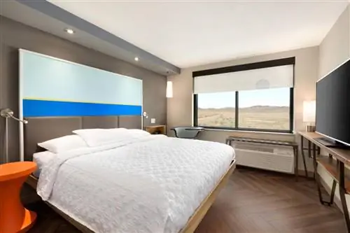 Люкс в Tru by Hilton Las Vegas Airport, один из лучших отелей рядом с аэропортом Лас-Вегаса
