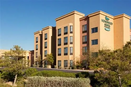 Внешний вид отеля Homewood Suites by Hilton Las Vegas Airport, одного из лучших отелей в аэропорту Лас-Вегаса