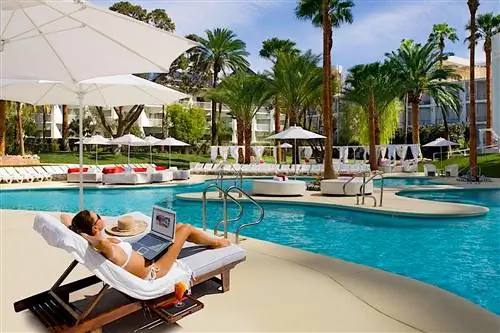 Бассейн в отеле Airport в Лас-Вегасе Tropicana