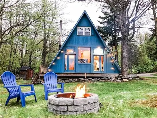 Ярко-синяя хижина Airbnb с А-образным каркасом в Вермонте