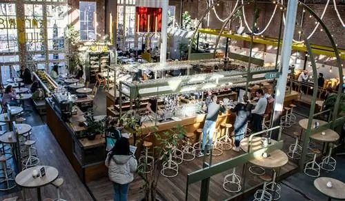 Почему каждому гурману нужно посетить Foodhallen, Амстердам