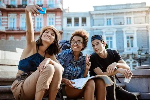 Backpackers путешественники селфи друзья