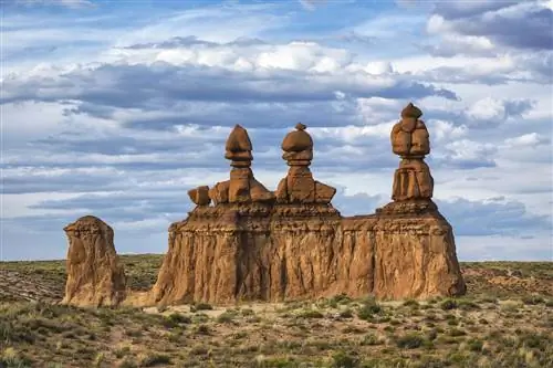 Скальное образование «Три сестры» в государственном парке Гоблин-Вэлли, штат Юта.