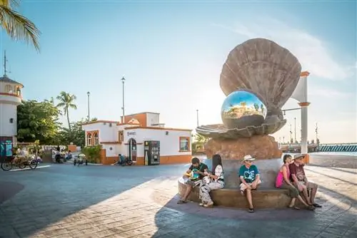 Люди тусуются в Ла-Пасе