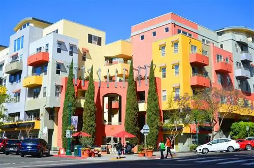 Район с красочными квартирами в Маленькой Италии, Сан-Диего