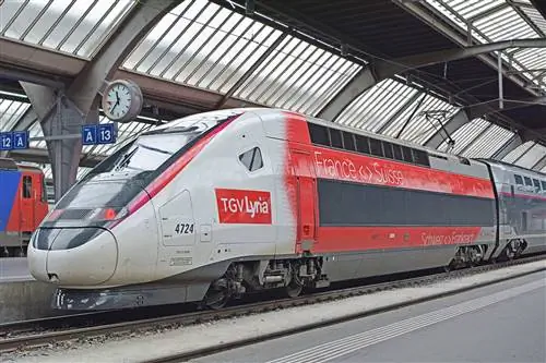 TGV Lyria - скоростной поезд, напрямую соединяющий Париж и Цюрих.