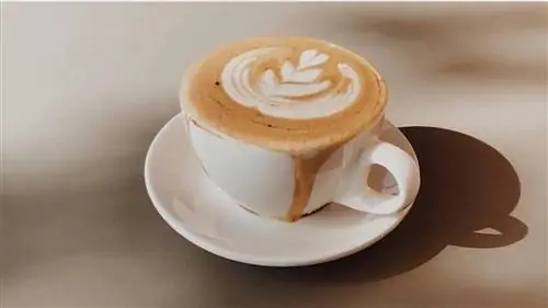 чашка кофе с рисунком сверху