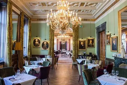 Внутри кофейни Gerstner KuK Hofzuckerbacker в Вене