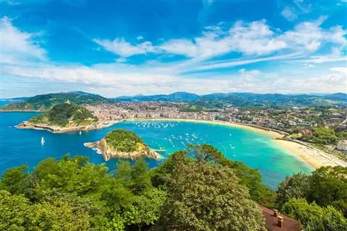 Панорамный вид с воздуха на Сан-Себастьян