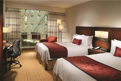 Номер в отеле Courtyard by Marriott Mexico City Airport