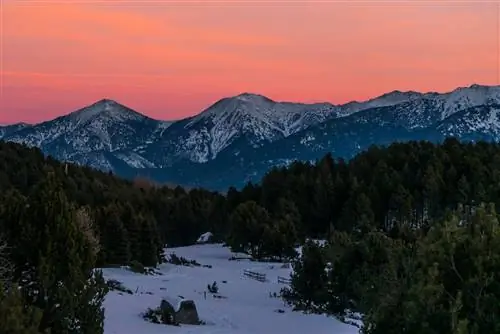 Великолепный закат в Пиренейских горах