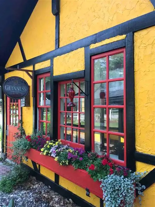 Ирландский паб JL Sullivan's Airbnb
