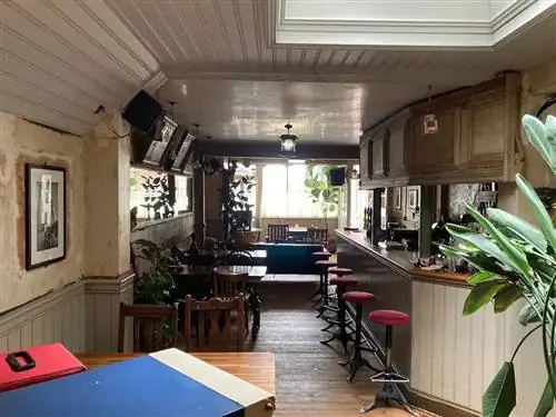 ирландский паб airbnb в англии