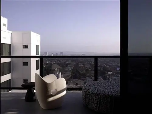 Вид с балкона отеля Mondrian Los Angeles.