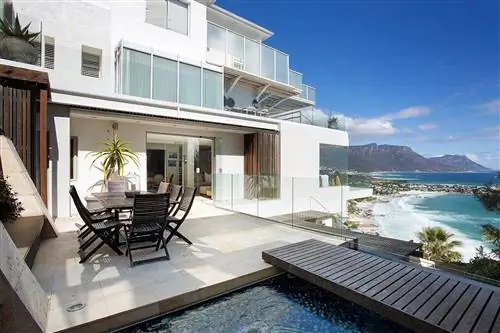 Вид с балкона бутик-отеля Cape View Clifton