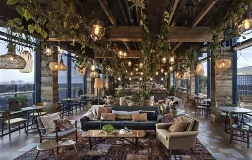 парки в лондоне - бар отеля treehouse
