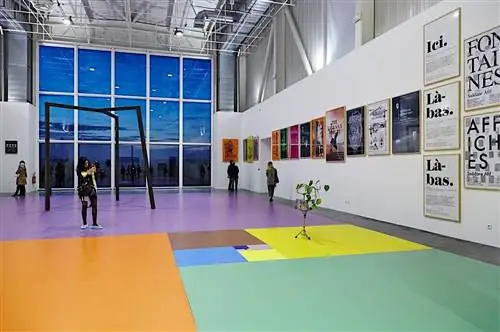 Выставка в Friche la Belle de Mai в Марселе, лучшем городе искусства во Франции.