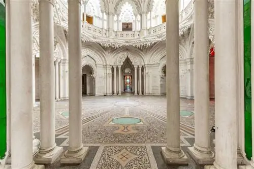 Внутри замка Sammezzano в Италии Внутри замка Sammezzano в Италии