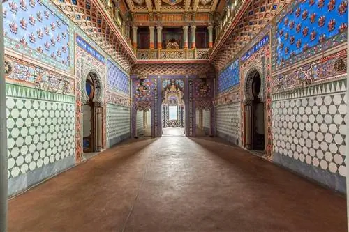 Внутри замка Sammezzano в Италии Внутри замка Sammezzano в Италии