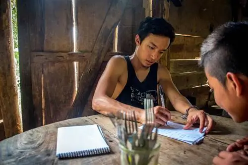 Через несколько дней все дети стали экспертами в использовании моей камеры. Они сделали это откровенное фото своего последнего урока английского языка.