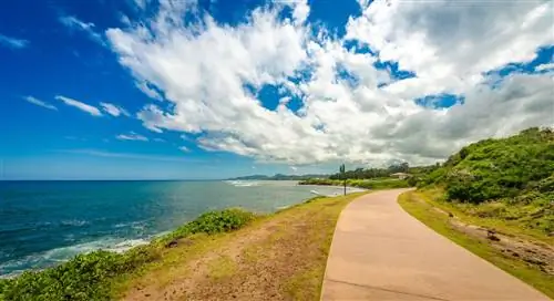 дорожка вдоль побережья в Кауаи, Гавайи
