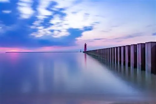 Маяк на озере Мичиган