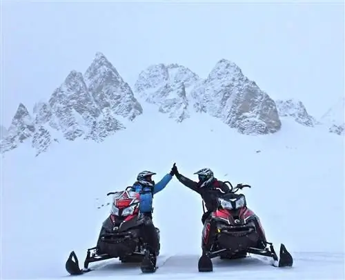 Rocky Mountain Riders: туры и аренда снегоходов