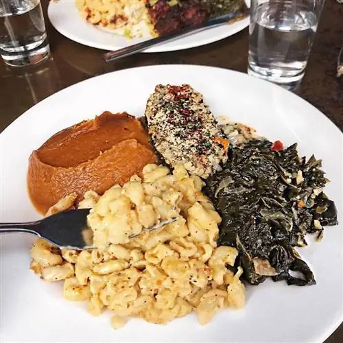 Рыба в лимонной корочке с макаронами и сыром, суфле из сладкого картофеля и зеленью