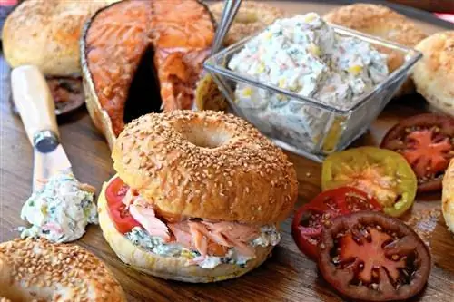 Еда от Calumet Fisheries в Чикаго