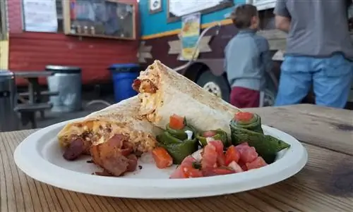 Буррито на завтрак от Bonfire Burritos в Голдене, Колорадо
