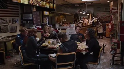 Мстители едят шаурму в Shawarma Grill