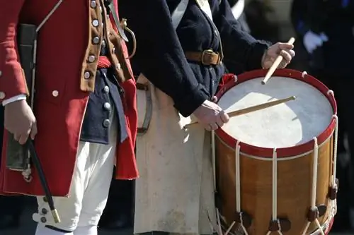 Полк минитменов Марблхеда генерала Гловера марширует на параде