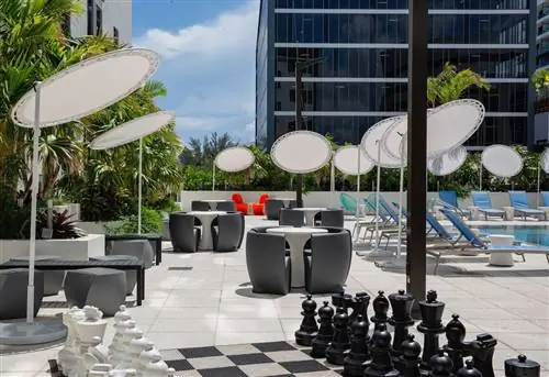 Библиотека отеля Aloft Miami Aventura в Авентуре, Флорида