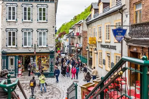 Нижняя улица старого города под названием Rue du Petit Champlain