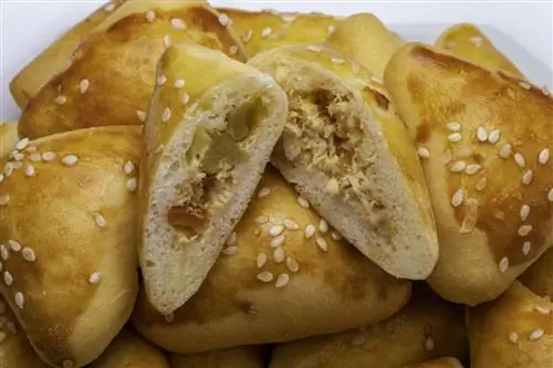 Бразильская пикантная закуска, похожая на блинчики с мясом