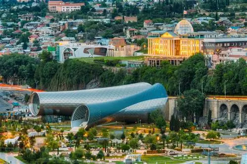 Выставочный зал концертного музыкального театра в Тбилиси, Грузия