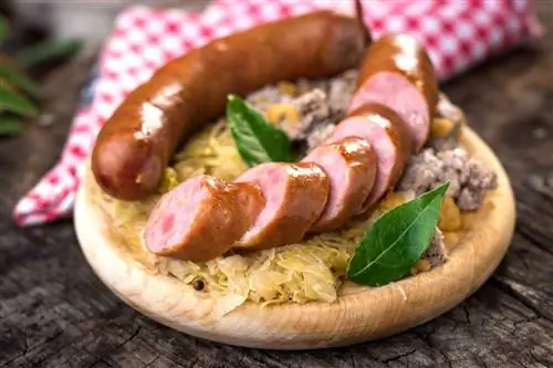 Сосиски с квашеной капустой и гречневой кашей