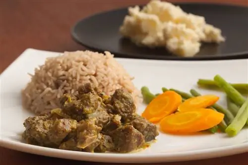 карри по всему миру Коза с карри с рисом