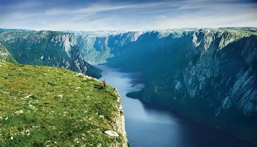 Western Brook Pond Fjord Hikers Вестерн