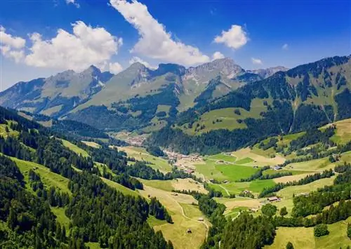 Чармей - лучший горный городок для изучения швейцарских Альп
